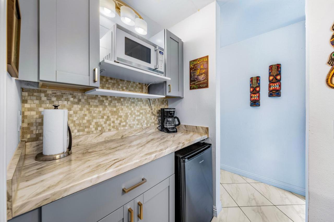 Downtown Hawaiian Theme Condo With Hot Tub, Pool & Beach - Kona Islander Inn Kailua-Kona Exterior foto